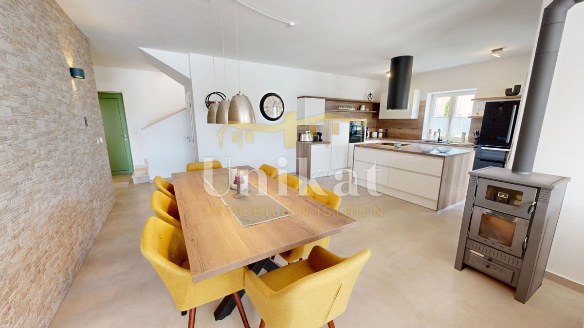 Hiša blizu Vižinade - vrt, bazen, 4 spalnice